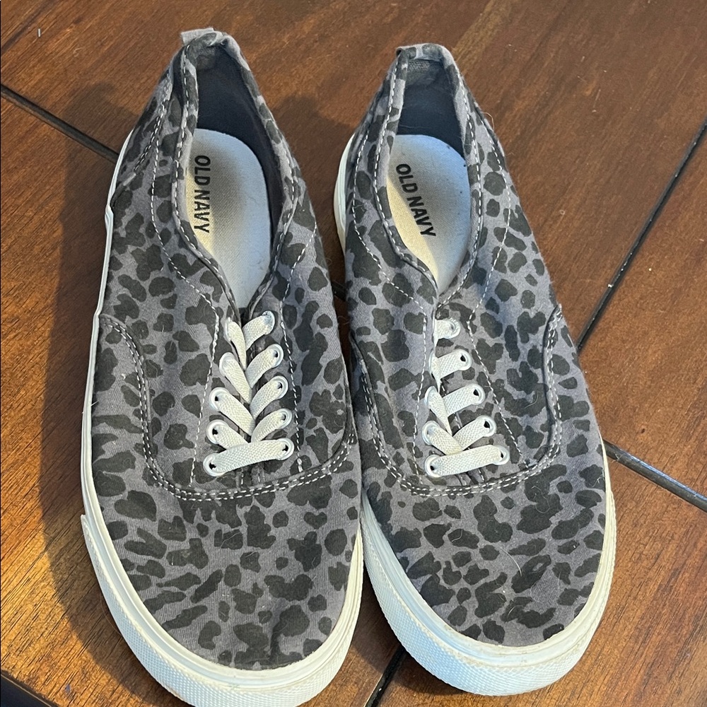 Old Navy Gray Leopard Sneakers